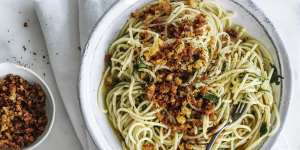 Pantry spaghetti with'poor man's cheese'(crispy breadcrumbs).