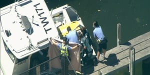 Body pulled from Mandurah inlet was owner of boat found nearby:Police