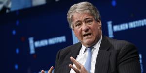 Leon Black has announced he is stepping down as chief executive of Apollo Global Management.