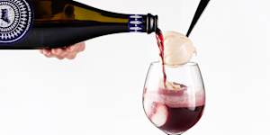 Sparkling red wine spiders are the summer treat you never knew you needed.