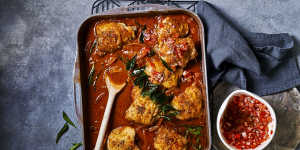 Tamarind and tomato chicken curry