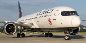 Air Canada apologises for booting passengers who found vomit on their seats