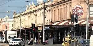 Dorcas Street remains closed after South Melbourne gas leak