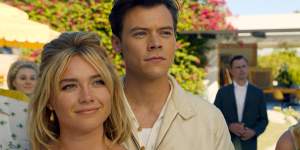 Pugh,left,and Harry Styles in Don’t Worry Darling. 