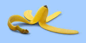 Eating the peel is an easy way to boost your diet with extra dietary fibre,vitamin B6,vitamin C and magnesium.