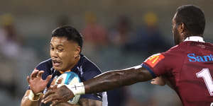 Len Ikitau of the Brumbies is tackled by Suliasi Vunivalu of the Reds during the round 3 encounter.
