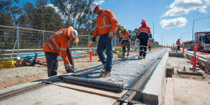 Staff turnover blamed for rise in safety breaches on light rail build