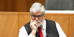 Labor senator Kim Carr has won an inquiry into appointments to the Administrative Appeals Tribunal.