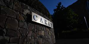 Carey is an exclusive private co-educational school in Kew. 
