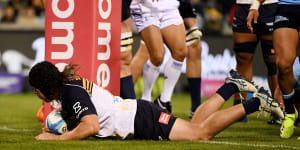 Lachlan Lonergan scores for the Brumbies.