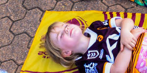 Broncos fans keep cool in the shade ahead of the 2023 NRL Grand Final at Accor Stadium,where temperatures hit 35.5 degrees.