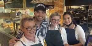 The former Idol winner delighted staff and patrons at Caffe Rosso in Bowral last week.