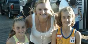 A young Ellie Carpenter with brother Jeremy and professional sprinter Melinda Gainsford-Taylor.