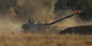 An Israeli artillery unit fires toward targets in Gaza Strip.