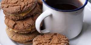 Ginger nut biscuits with butterscotch cream. 