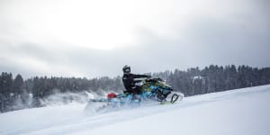 How it should look – snowmobiling in fresh snow.