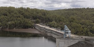 Bob Carr appeals to UNESCO over Warragamba Dam