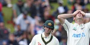 Steve Smith edged Matt Henry for two boundaries in his first over.
