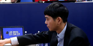 South Korean professional Go player Lee Sedol puts his first stone against Google’s artificial intelligence program,AlphaGo.