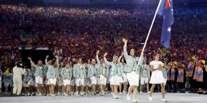 Meares carries the Australian flag at the opening ceremony of the 2016 Olympic Games in Rio.