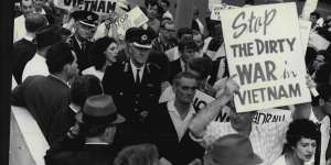 With banners ranging from “Make love,not war” to “Stop the dirty war in Vietnam”,hundreds of demonstrators marched in a disorderly but peaceful fashion from Martin Place to the Town Hall in 1965. 