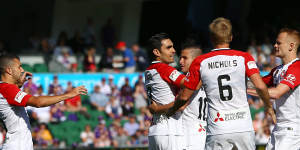 Perth Glory and Western Sydney Wanderers share A-League points in lively draw