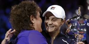 Ash Barty embraces mentor and former world No.1 Evonne Goolagong Cawley.