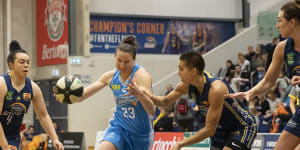 Kelsey Griffin leads Canberra Capitals to gritty road win in Geelong