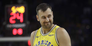 Bogut,in a game for the Golden State Warriors against the Denver Nuggets in 2019.