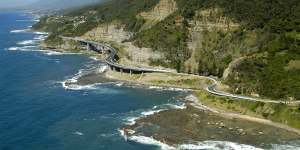 Sea Cliff Bridge links the coastal villages of Coalcliff and Clifton.