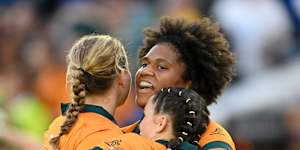 Tabua Tuinakauvadra celebrates with teammates Caitlyn Halse and Desiree Miller.