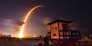 A Falcon 9 SpaceX rocket with a payload of 60 satellites for SpaceX’s Starlink broadband network,lifts off in Florida. 