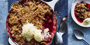Spring crumble with pineapple,pecan and strawberry