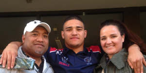 Sione Tuipulotu with his father Fohe and mother Angelina. 