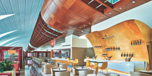 Qantas platinum frequent flyers can access Emirates business class lounge in Dubai,but why settle for that when the airline will give you a free hotel room?