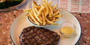 Steak frites.