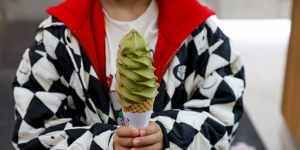 Cone of matcha/hojicha soft serve.