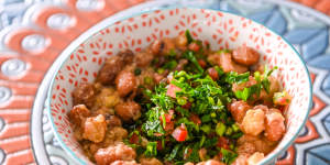 Ful medames (braised fava beans).