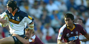 Stephen Larkham in action for the Brumbies.