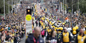 AFL reignites hopes of a grand final parade through Perth streets