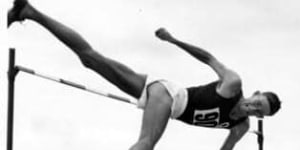 Melbourne Olympic high jump hero Chilla Porter dies,aged 84