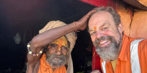 Arnold Dix won the hearts of people in India when he got a blessing at a local temple.