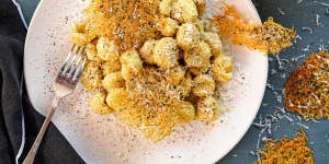 CacioÂ e pepe gnocchi withÂ cacio e pepe crisps recipe. Cook the Good Food Guide trends recipes for Good Food Guide 2020 special edition of Good Food,Tuesday October 1,2019. Images and recipes by Katrina Meynink.