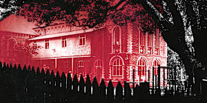 Long-running tensions within the Darlinghurst Public School gates have ignited into civil war.