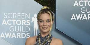 Margot Robbie arrives at the 26th annual Screen Actors Guild Awards.