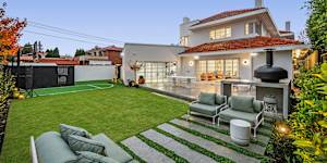 15 Levien Street,Essendon.