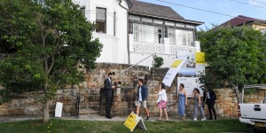 The auction of a 3 bedroom Victorian villa t 16 Seaview Street,Clovelly 