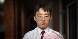 In China,Nicholas studied maths 20 hours a week. In Australia,it's three
