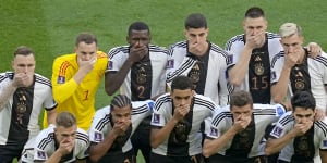 German players cover their mouths to protest against being gagged by FIFA in the World Cup in Doha in 2022.