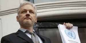 Assange hearing halted for lack of'Australian'-fluent translator